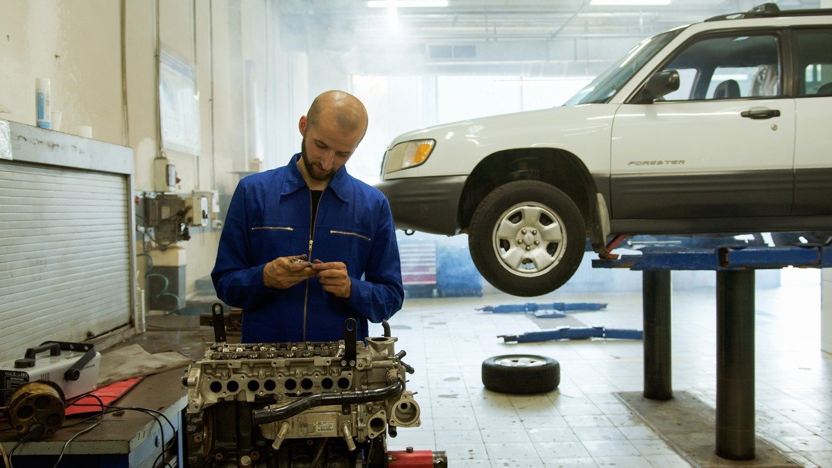 You are currently viewing How to Improve Automotive Manufacturing Efficiency: Cable and Wire Management Best Practices